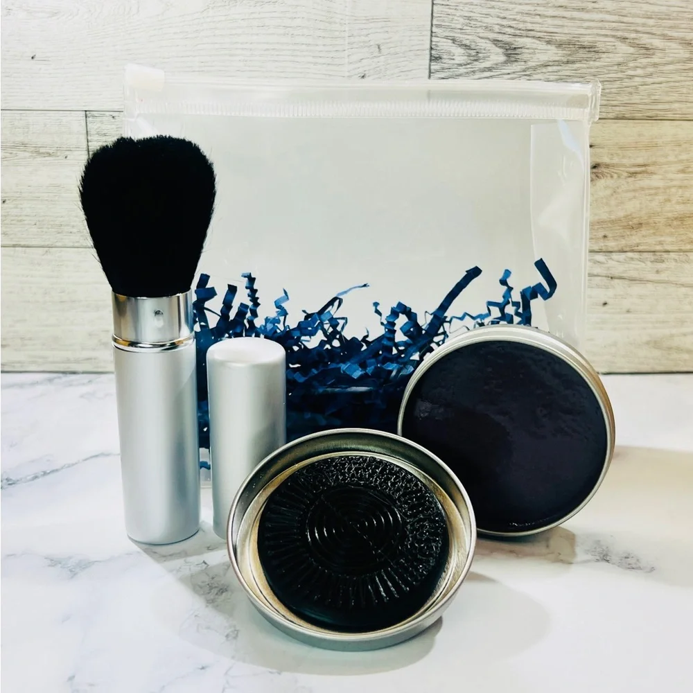 MakeUp Brush Cleaner Soap Kit - Travel Bag with Brush, Soap and Cleaner Tin
